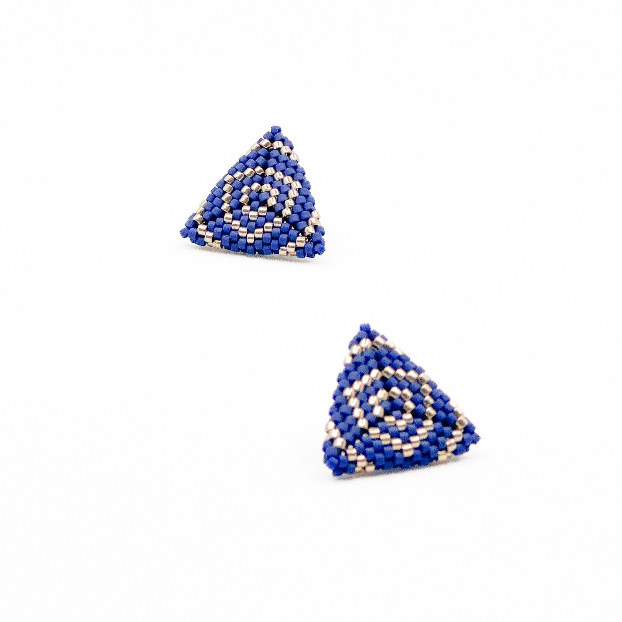 Clue - midi stud or clip-on earrings