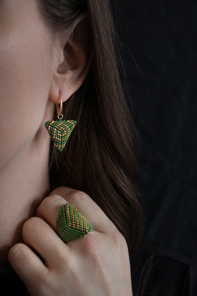 Motive - statement ring
